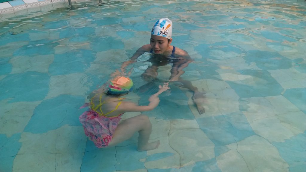 học bơi trẻ em