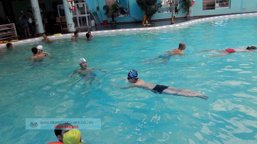dạy bơi